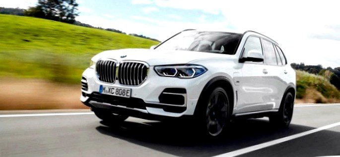 Many automakers donate and offer emergency aid to flood victims